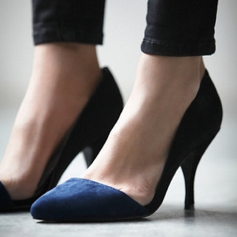 NWOT Sexy suede heels.
